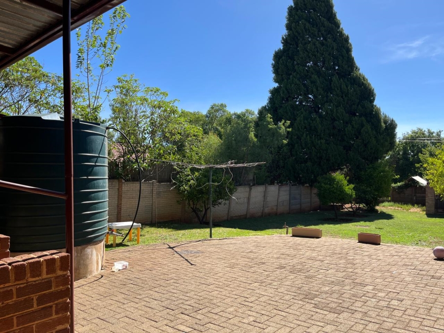 4 Bedroom Property for Sale in Langenhovenpark Free State